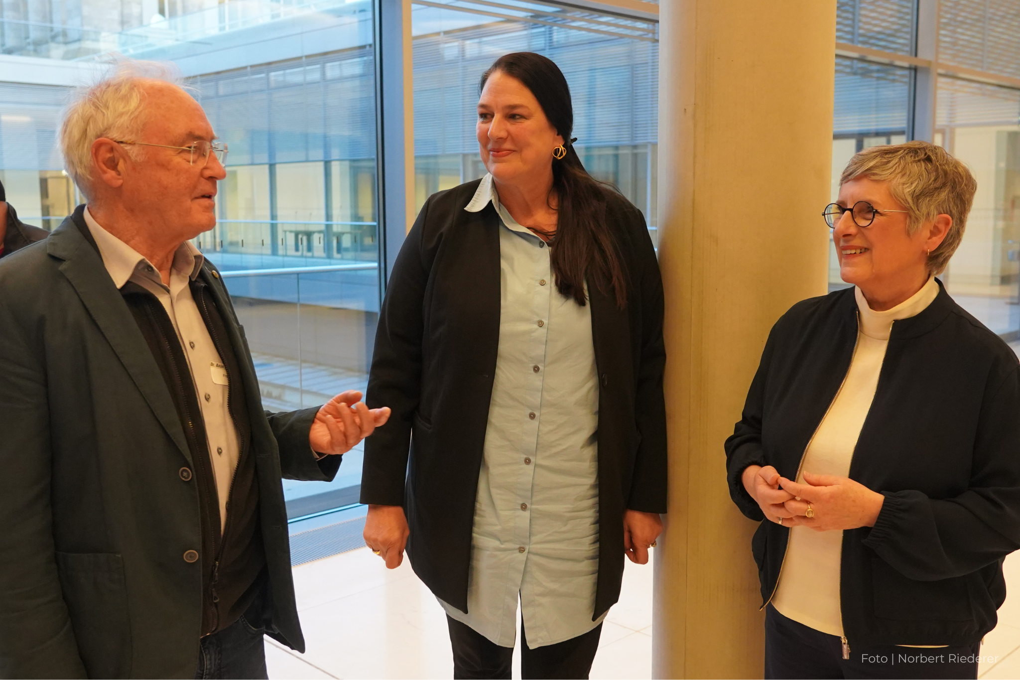 Frau Dr. Anja Reinalter und Frau Britta Hasselmann